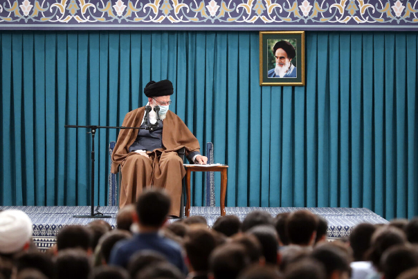 Лидер принял группу студентов для встречи