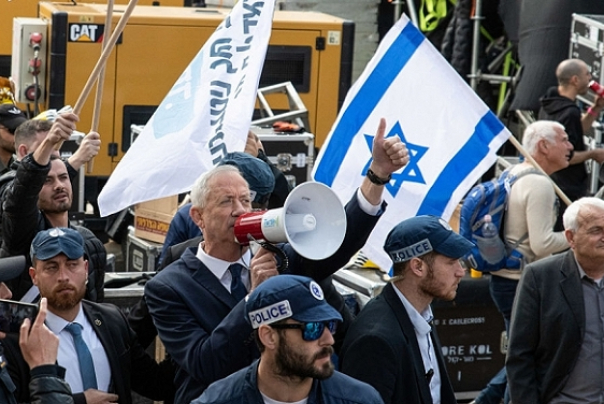 הפופולריות של הליכוד ממשיכה לרדת, והתקדמותו של גנץ נמשכת