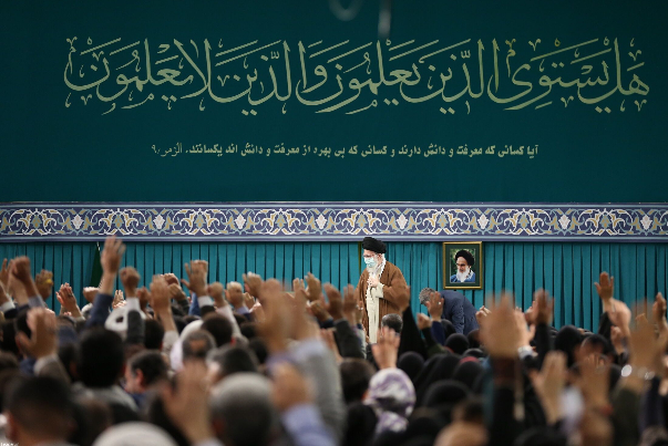 قائد الثورة: المعلمون يجاهدون رغم كل الصعاب والمشاكل