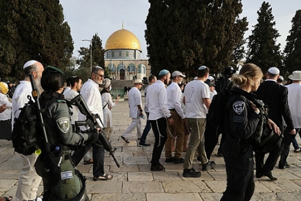 ירושלמי קורא לסגת: עשרות מתנחלים מסתערים על אל-אקצא