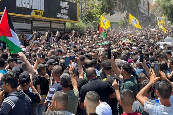 הלווייתם של חללי ג'נין בהשתתפות קהל רב