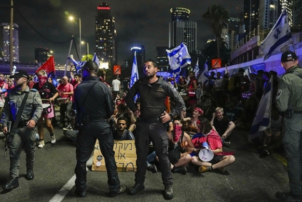 נתניהו ליועץ המשפטי: רשויות אכיפת החוק מקלות כלפי המתנגדים להחלשת מערכת המשפט