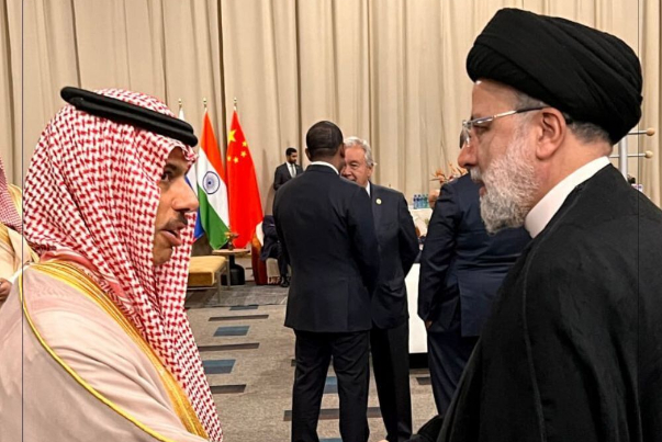 آية الله رئيسي يلتقي وزير الخارجية السعودي في جنوب أفريقيا