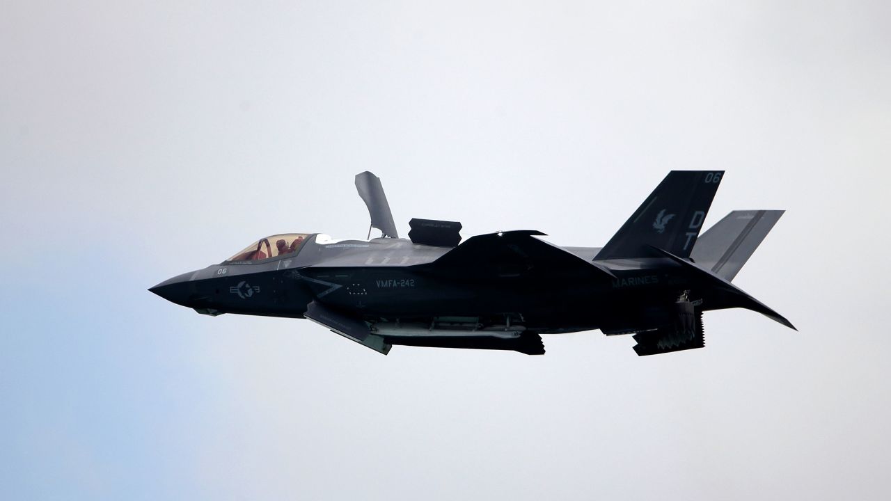 US finds debris from fighter jet one day after crash