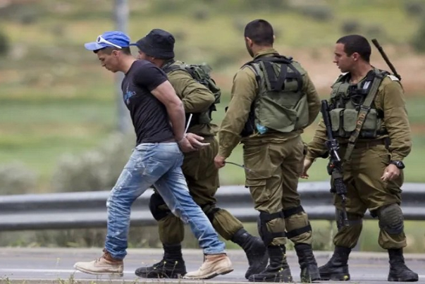 סיסמאות התומכות בהתנגדות בחיפה מכעיסות את ישראל