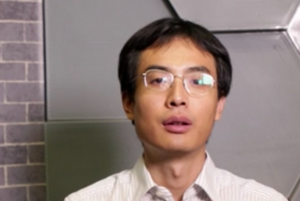 在伊朗，记录两种力量