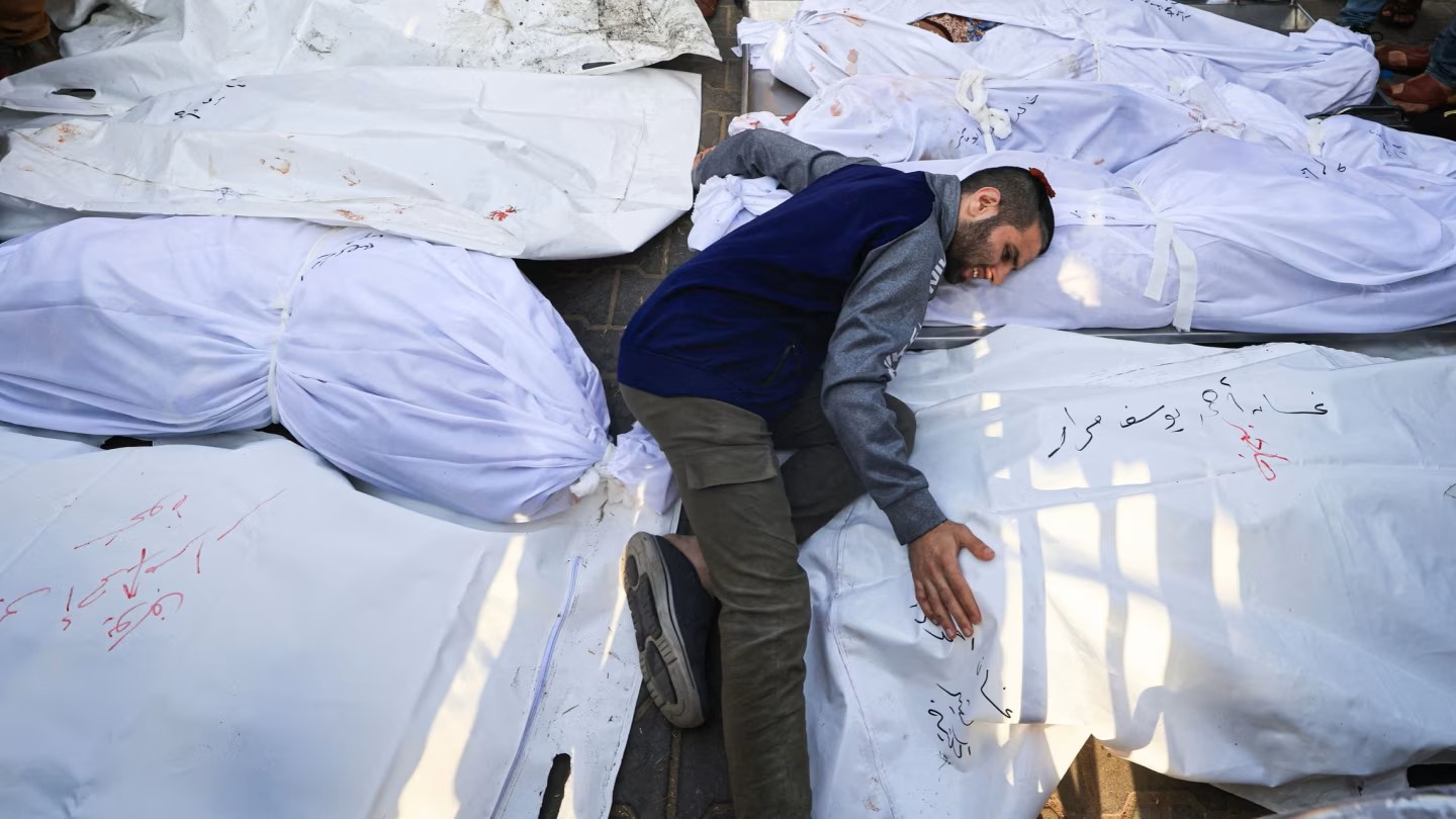 Gaza death toll breaks 17,700