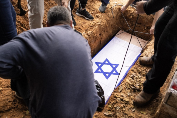 תקשורת ישראלית: משפחות האסירים מסלימות את המחאה ודורשות יוזמה ישראלית לשחזר אותם