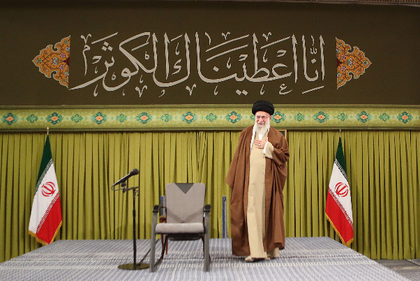 قائد الثورة الاسلامية يستقبل جمعا من منشدي وذاكري مناقب أهل البيت (ع)
