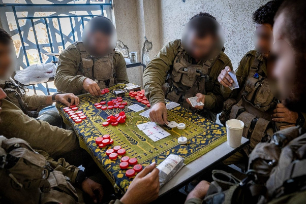 "טלפונים, אופניים ושואבי אבק." חיילי הכיבוש בוזזים את רכושם של תושבי עזה