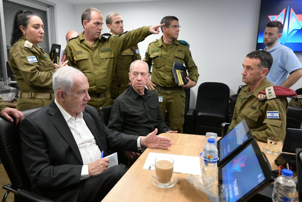 לאחר שנתניהו סירב לקיים ישיבת ממשלה, קיים גלנט מושב חלופי לדיון בעסקת האסירים