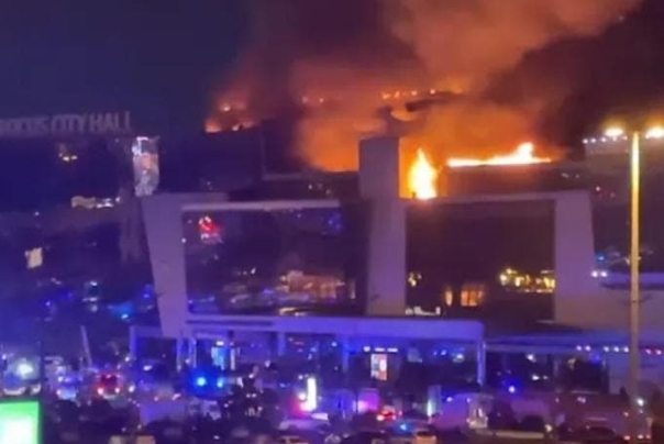مشاهد من إطلاق النار بمركز تجاري في ضواحي موسكو