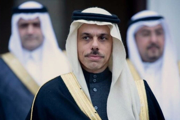 Глава МИД Саудовской Аравии и премьер-министр Палестины обсудили по телефону ситуацию в Газе