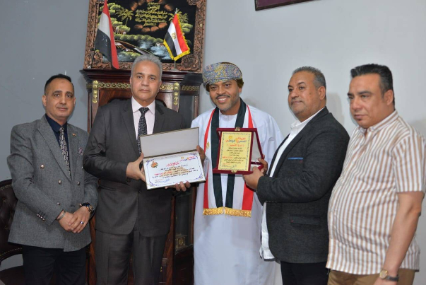 الاتحاد الدولي للأدباء والشعراء العرب يكرم الفنان والمخرج العماني عمار ال إبراهيم