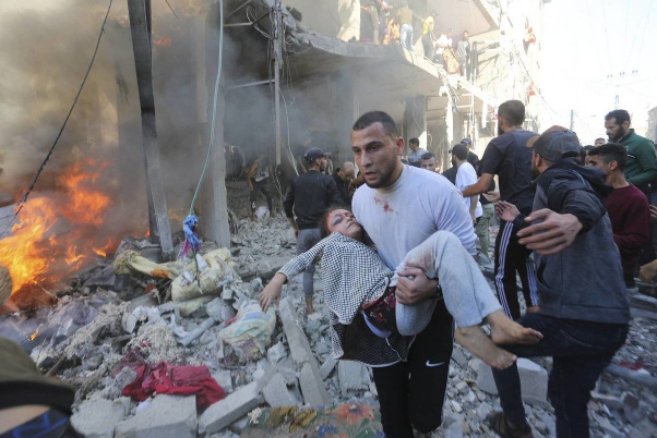 في اليوم226 للعدوان.. استشهاد 20 فلسطينيا بغارات استهدفت مربعا سكنيا شمال مخيم النصيرات