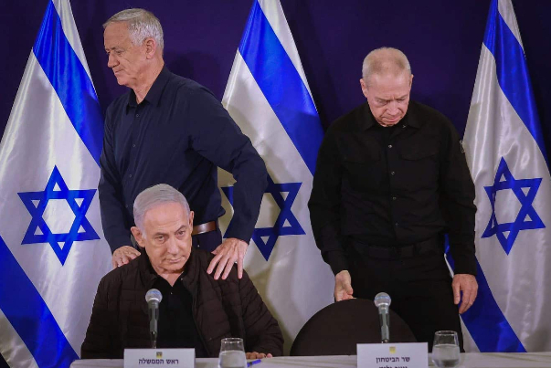 Who benefits from the dissolution of Israel's war cabinet?