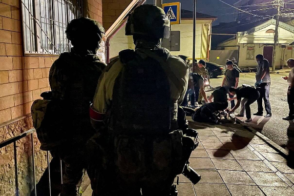 15 сотрудников полиции стали жертвами теракта в Дагестане