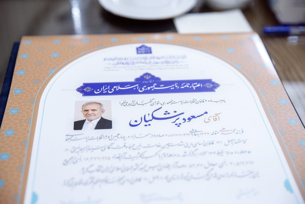 Credential of Iran’s president-elect presented to the Leader