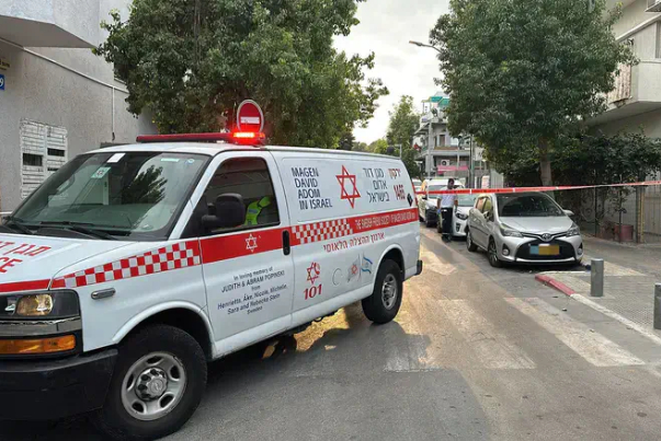 תינוק אותר ללא רוח חיים ליד פח בתל אביב