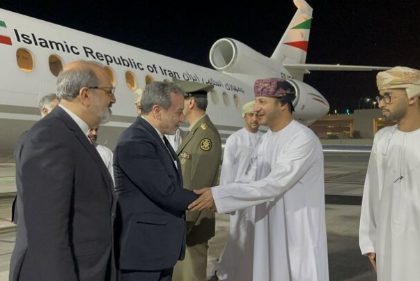 عراقجي يصل العاصمة العمانية مسقط