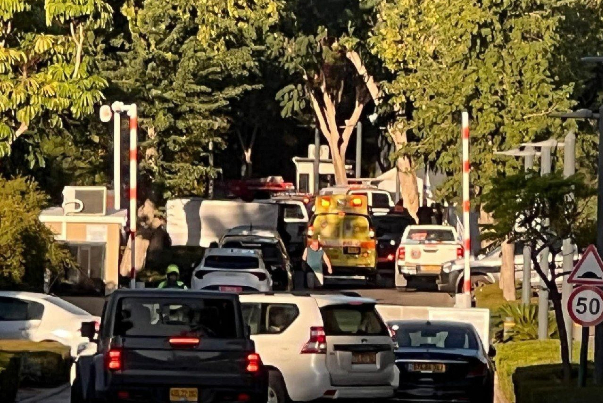 צעדה מלבנון מכוונת לבית נתניהו בקיסריה, והכיבוש מכיר בפציעות ובנזקים