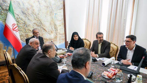 President Pezeshkian calls for speedy construction of Rasht-Astara railway