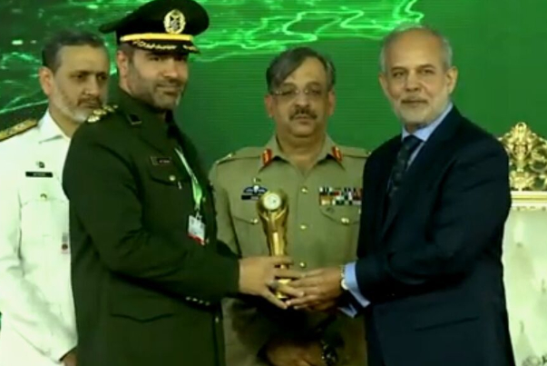لجناح الإيراني يحرز لقب أفضل جناح أجنبي في معرض باكستان العسكري