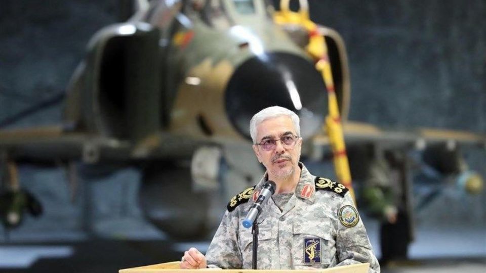 Iran’s chief of staff issues message to congratulate Islamic Revolution Guard’s Day