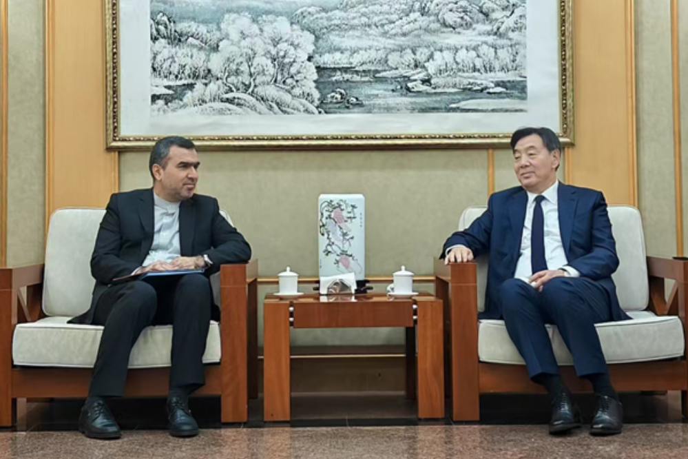 中国政府中东问题特使翟隽会见伊朗外交部部长助理舒什塔里