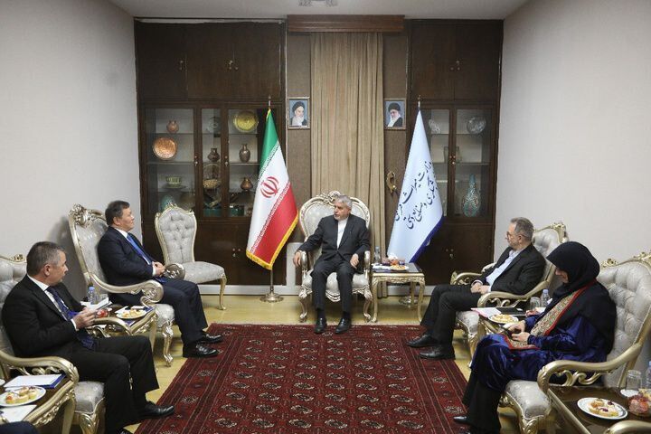 Minister discusses Iran-Kazakhstan tourism cooperation with envoy to Tehran