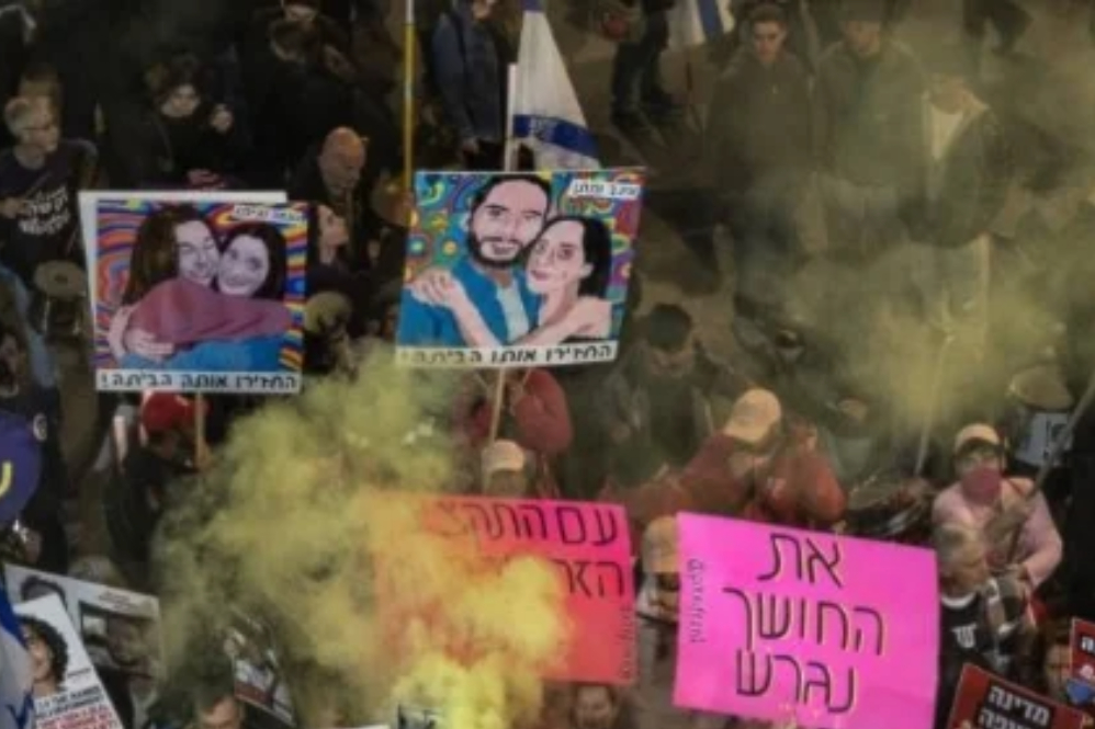 לאחר חיל האוויר, הצבא הישראלי מתחיל בהליכים לגירוש רופאי מילואים שקראו להפסיק את המלחמה.