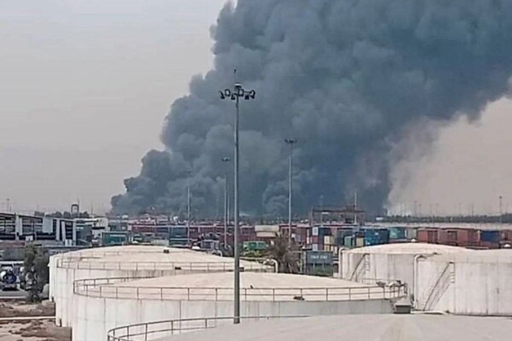 مقتل 4 أشخاص إثر انفجار ميناء الشهيد رجائي