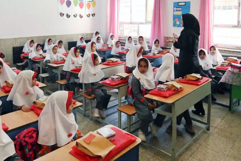 وزير التربية والتعليم : "يوم المعلم" الوطني مظهر من مظاهر الاحتفال بالفكر وتكريم الحكمة