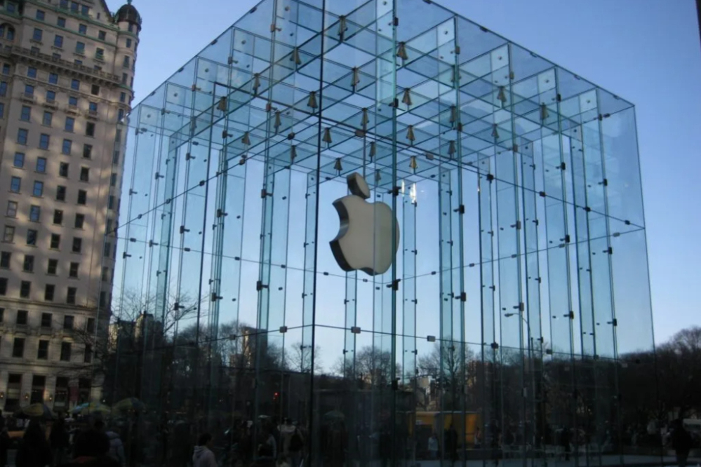 市场对 iPhone 关税威胁的反应；苹果股价下跌