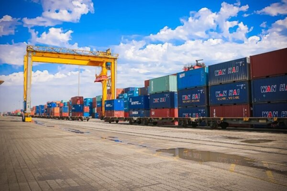تصدير 5000 طن من البضائع برمز خاص للميناء الجاف "أبرين"