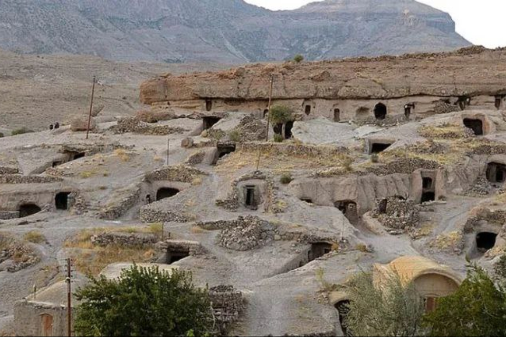 Introduction to Tourist Attractions of Iranian Cities