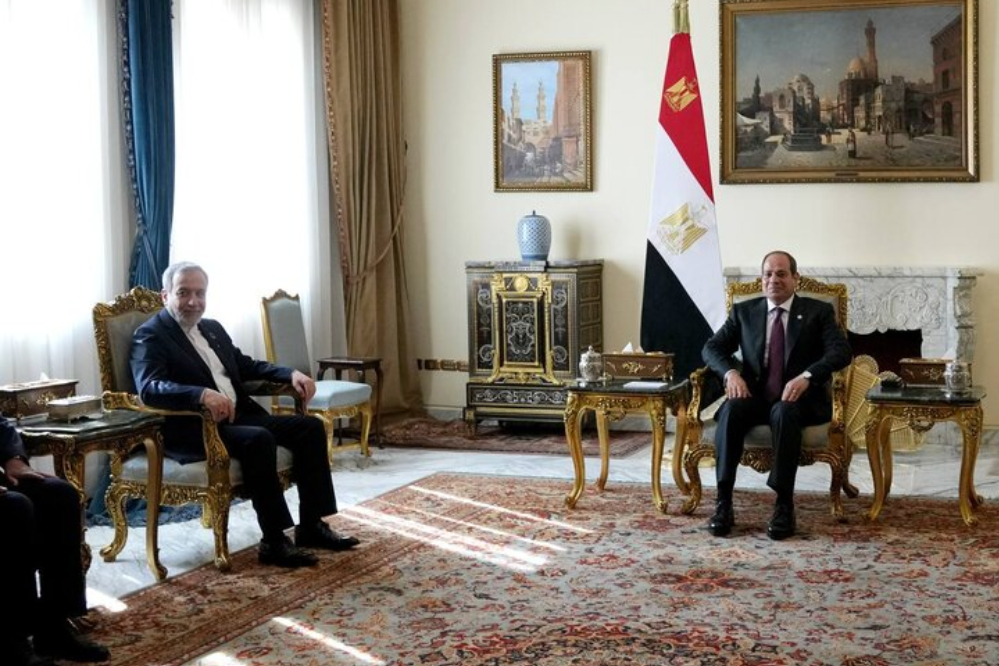 عراقجي يلتقي مع الرئيس المصري