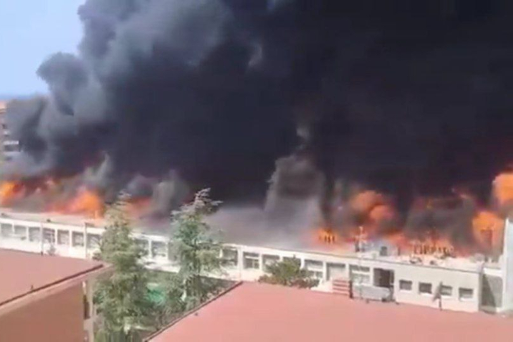维泰博上空烟雾弥漫，图西亚大学中心发生的重大事件