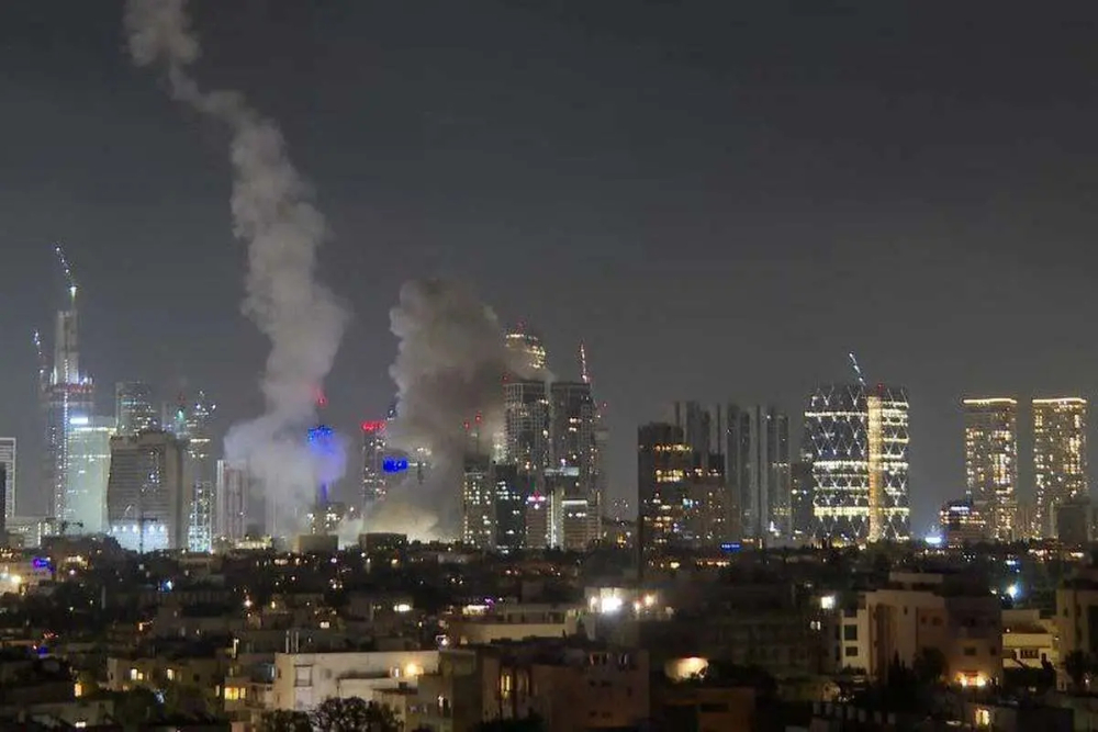 Iranian Missiles Hit Tel Aviv