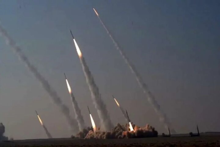 Iran launches new wave of combined attack on Israeli regime