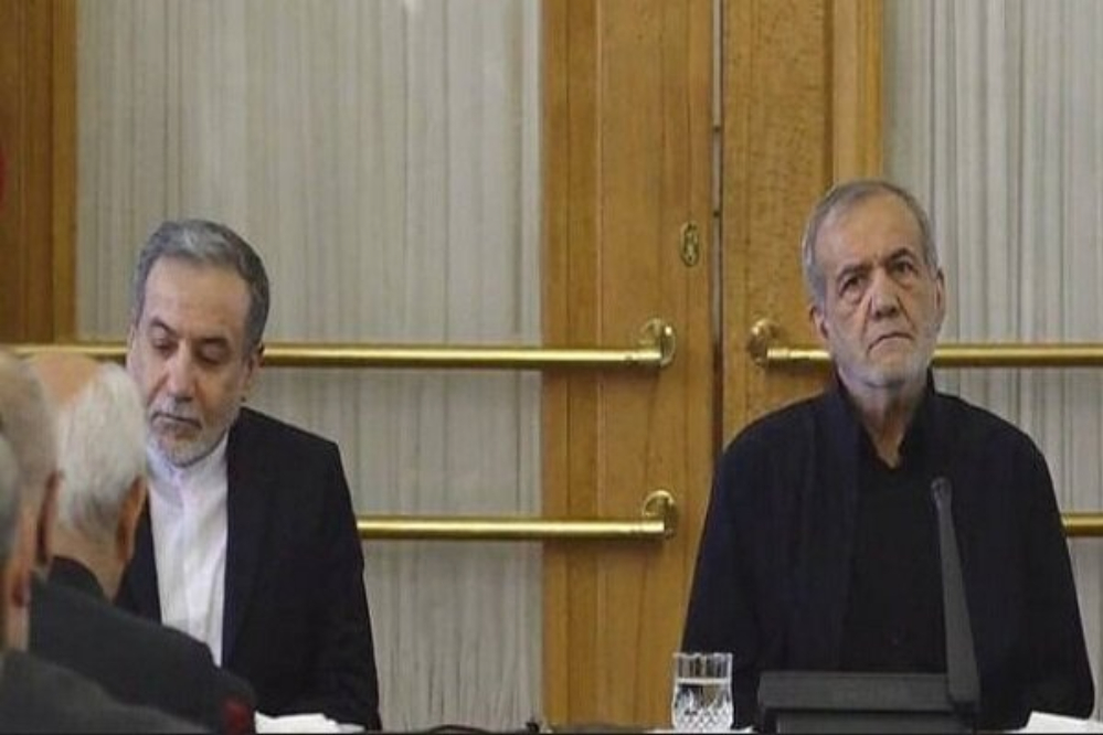 الرئيس الايراني يؤكد على تعزيز العلاقات مع دول الجوار و روسيا والصين