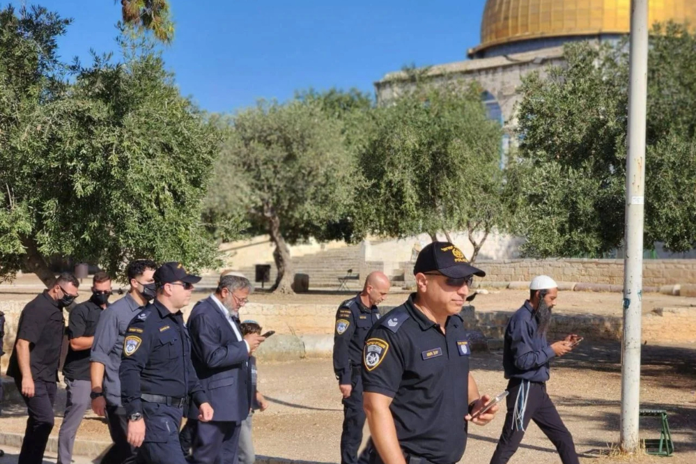 אלפי מתנחלים, כולל בן גביר, פרצו למסגד אל-אקצא ביום השנה ל"חורבן בית המקדש".