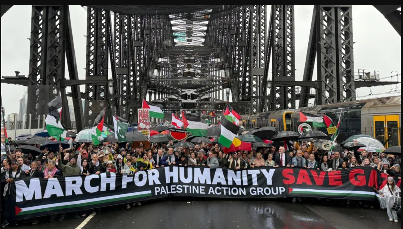 Tens of thousands turn out for Sydney pro-Palestinian march