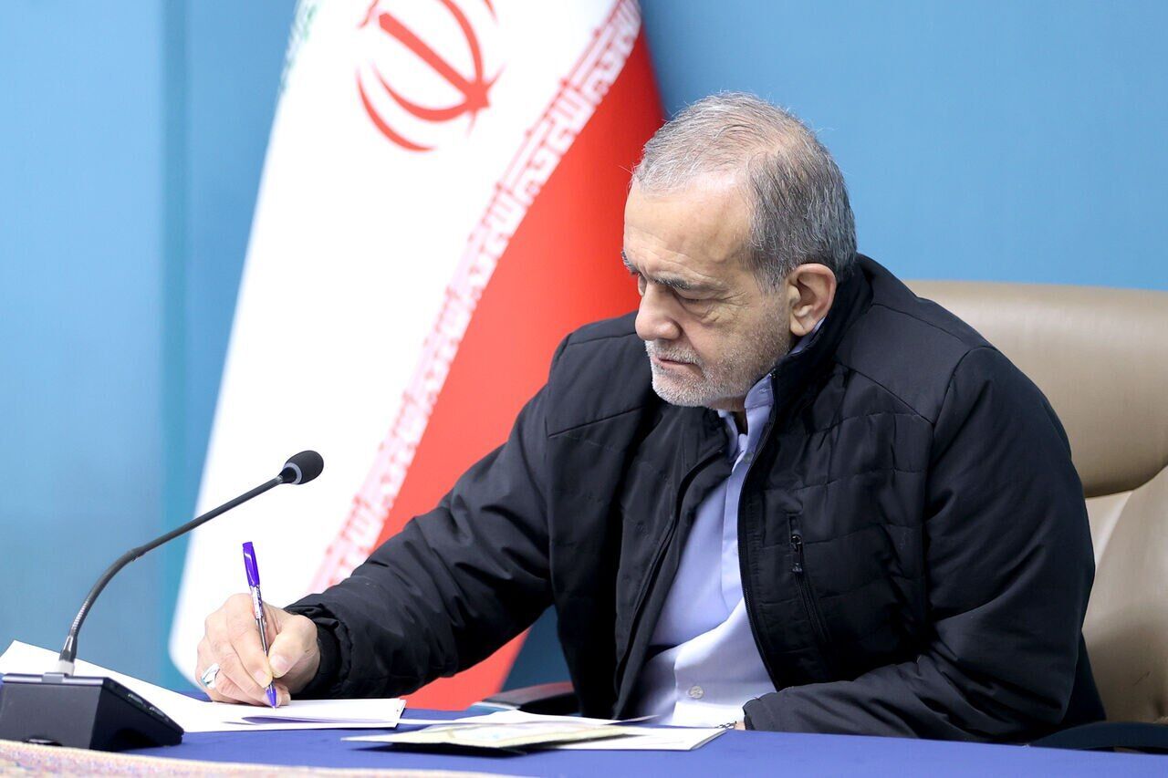 Pezeshkian: Journalist is frontline commander in defending truth