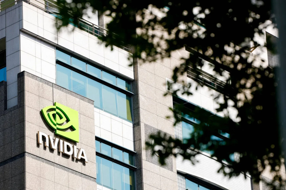 NVIDIA מפתחת שבבי בינה מלאכותית עבור סין וממתינה לאישור אמריקאי