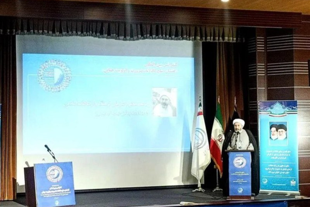 نخب العالم الإسلامي تجتمع في طهران للتأكيد على أولوية "السلام العادل"