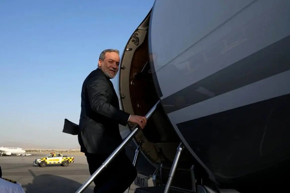 Foreign Minister Araghchi departs for New York for UNGA meeting