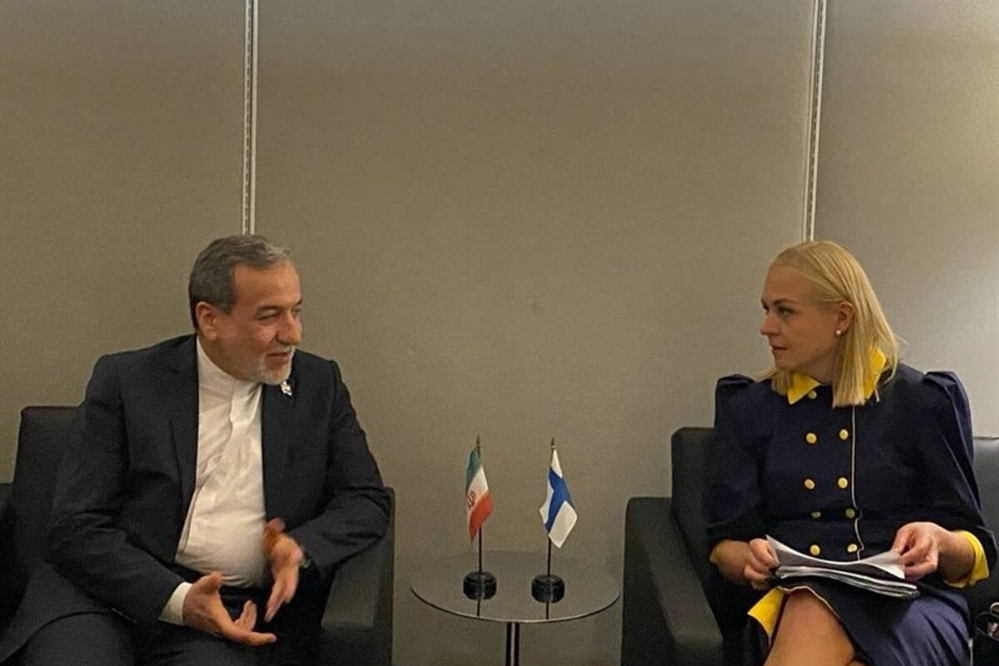 אראקצ'י דן בהתפתחויות בינלאומיות עם עמיתו הפיני