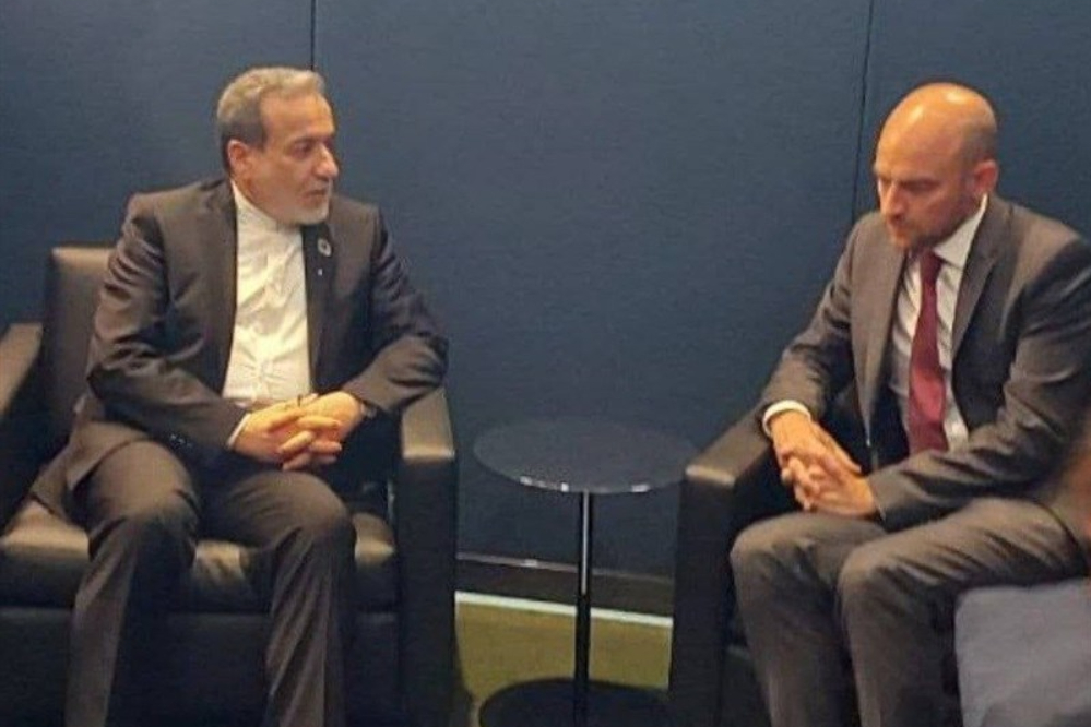 عراقجي ونظيره الفرنسي يبحثان المبادرات الدبلوماسية لوقف إعادة تفعيل قرارات مجلس الأمن