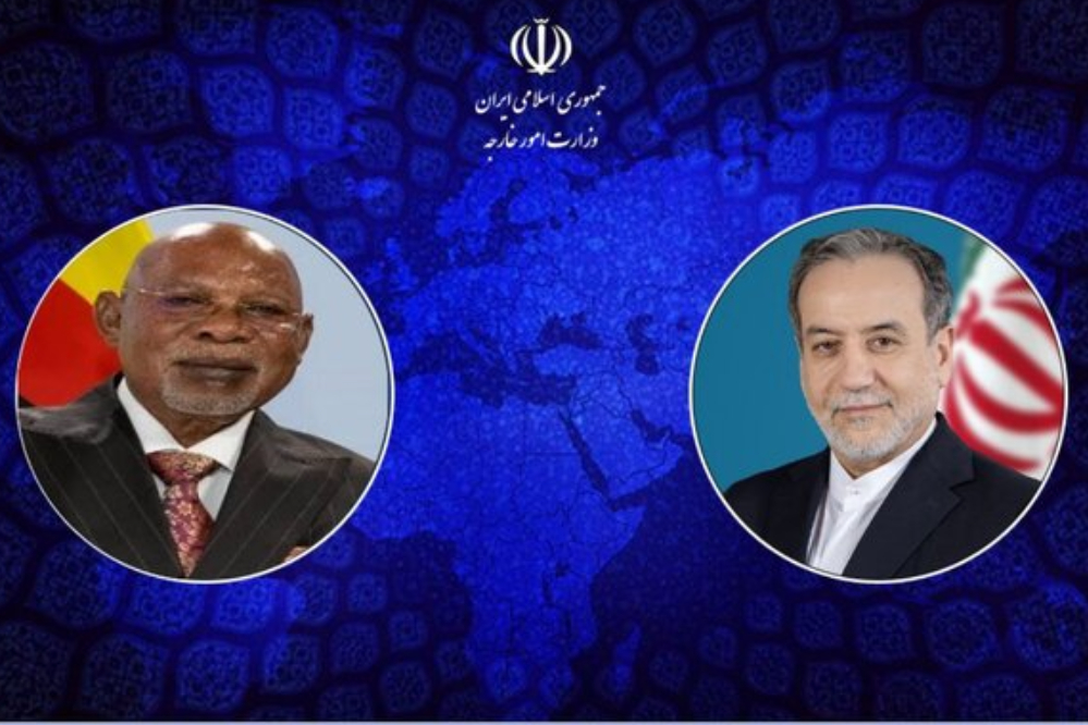 عراقجي يناقش مع وزير الخارجية الأوغندي وجهات النظر حول التطورات الدولية